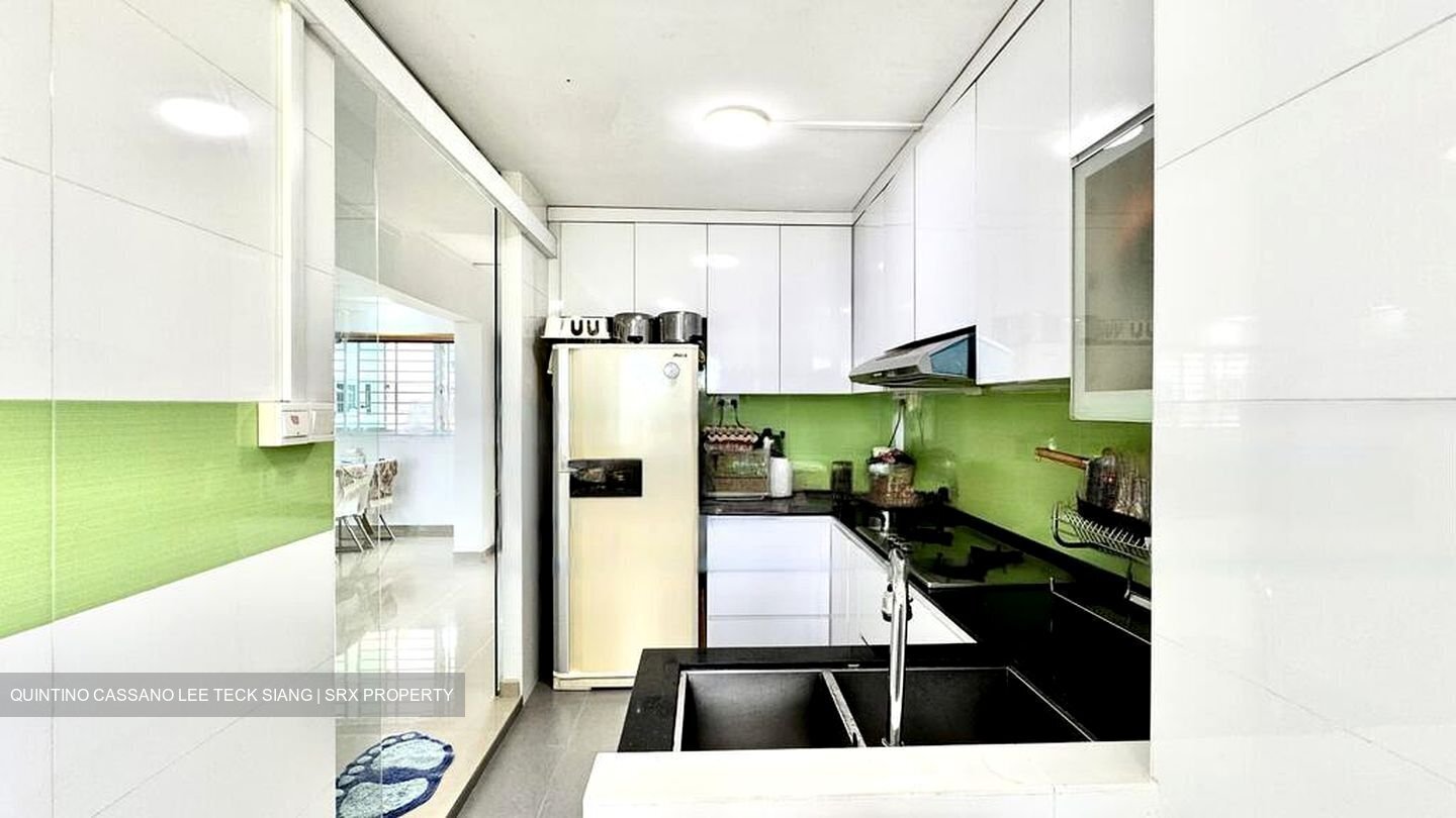 Blk 705 Hougang Avenue 2 (Hougang), HDB Executive #456709741